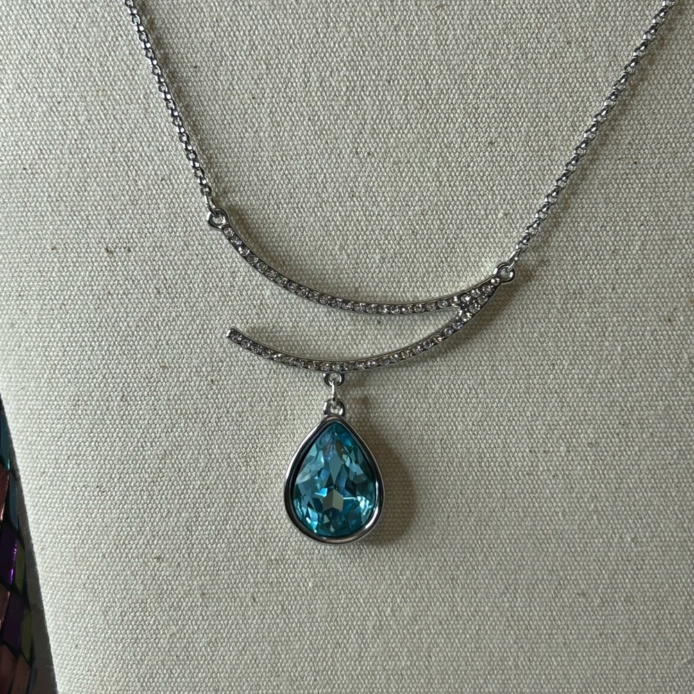 Necklace - Picture 3 of 8